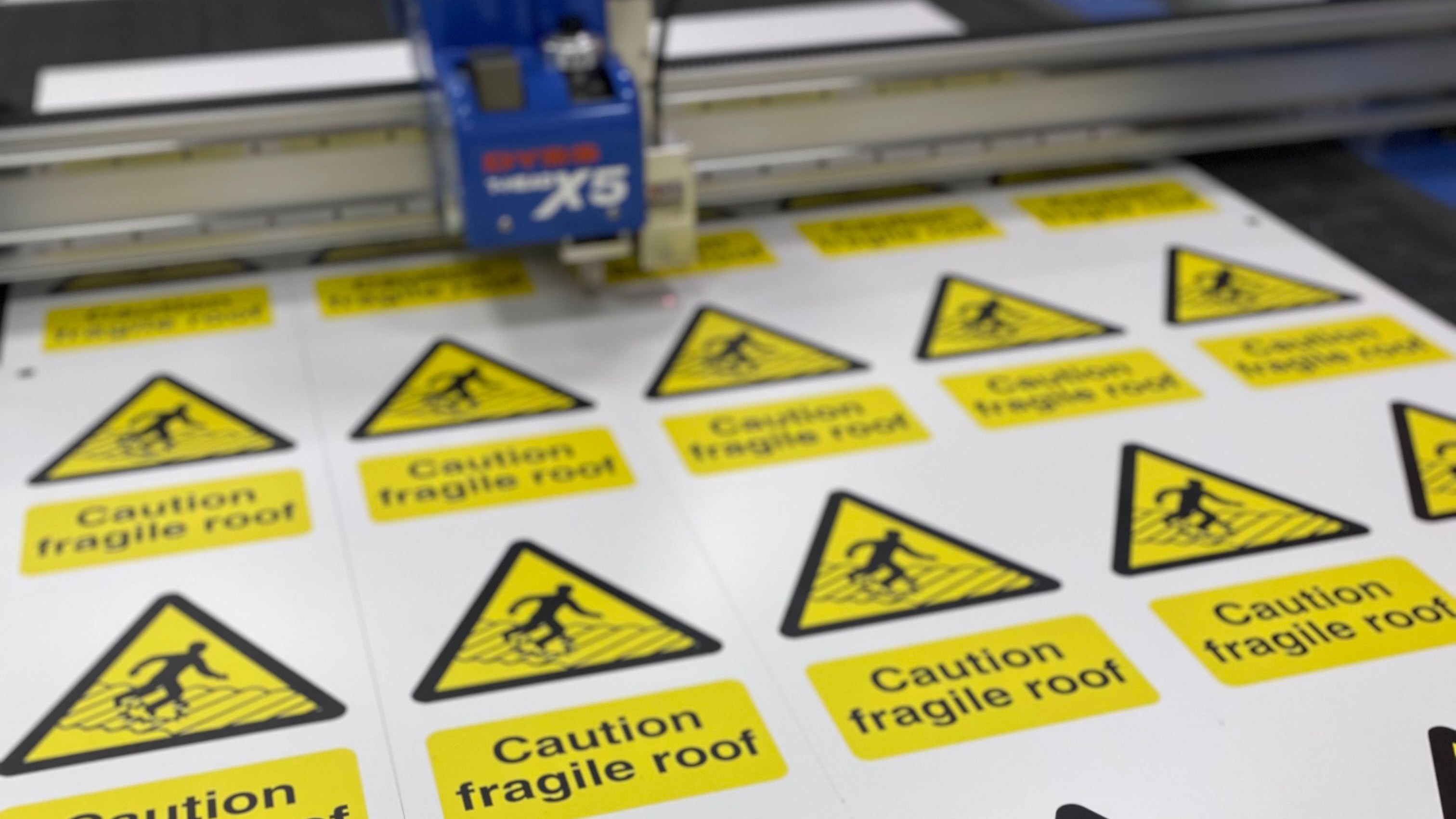 printing of caution fragile roof signs